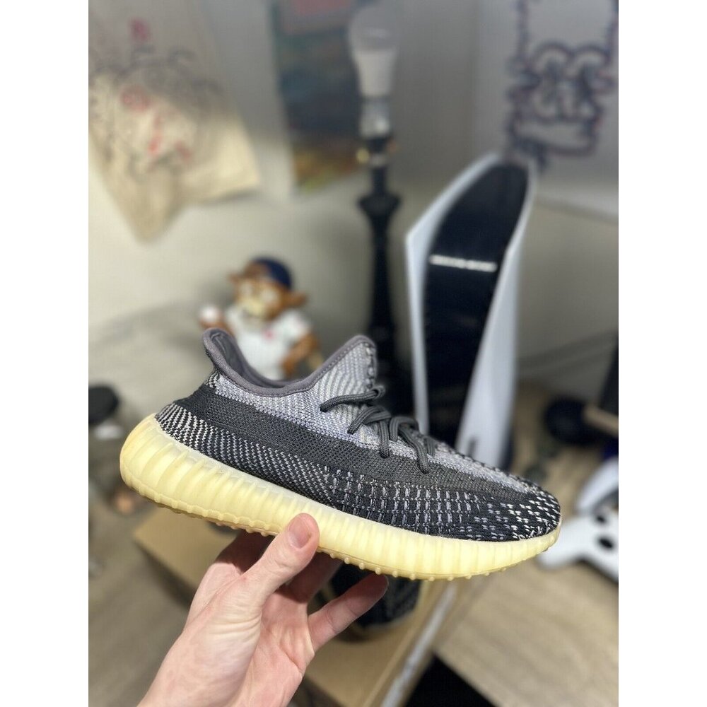 Adidas Yeezy Boost 350 V2 Low Carbon Size 6 Women's Size 7.5